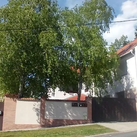 Kato Apartman *